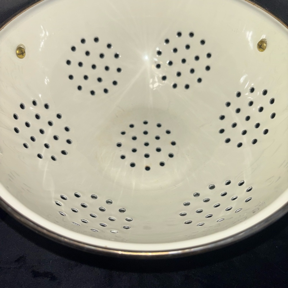 Vintage Fruit Pattern Metal 🤘 Colander with Gold Handles - Picture 2 of 6